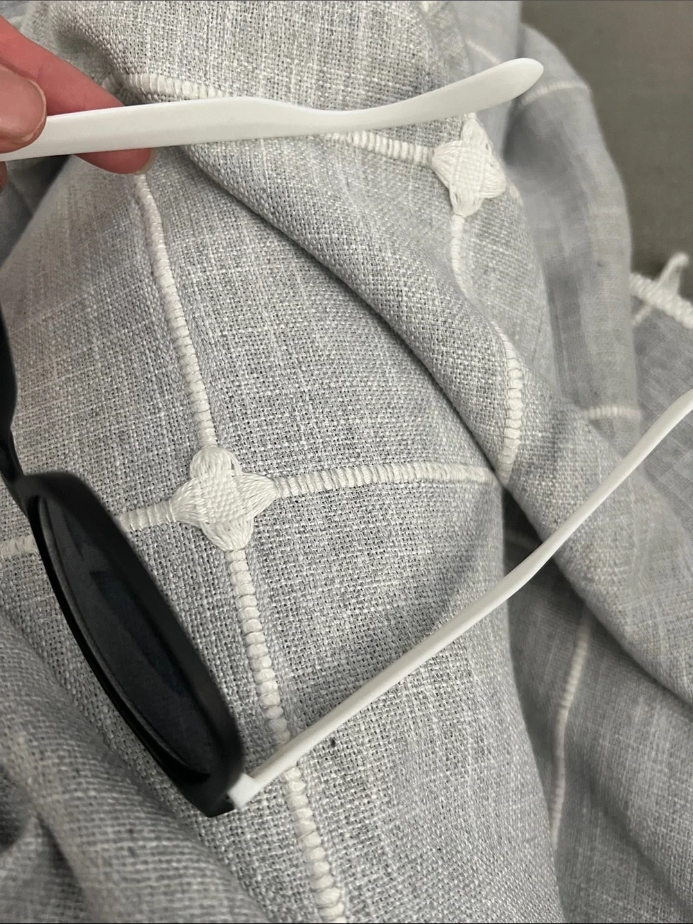 Black and White Plastic Sunglasses - A freebie giveaway from NYC